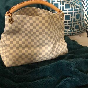 Louis Vuitton Artsy MM handbag